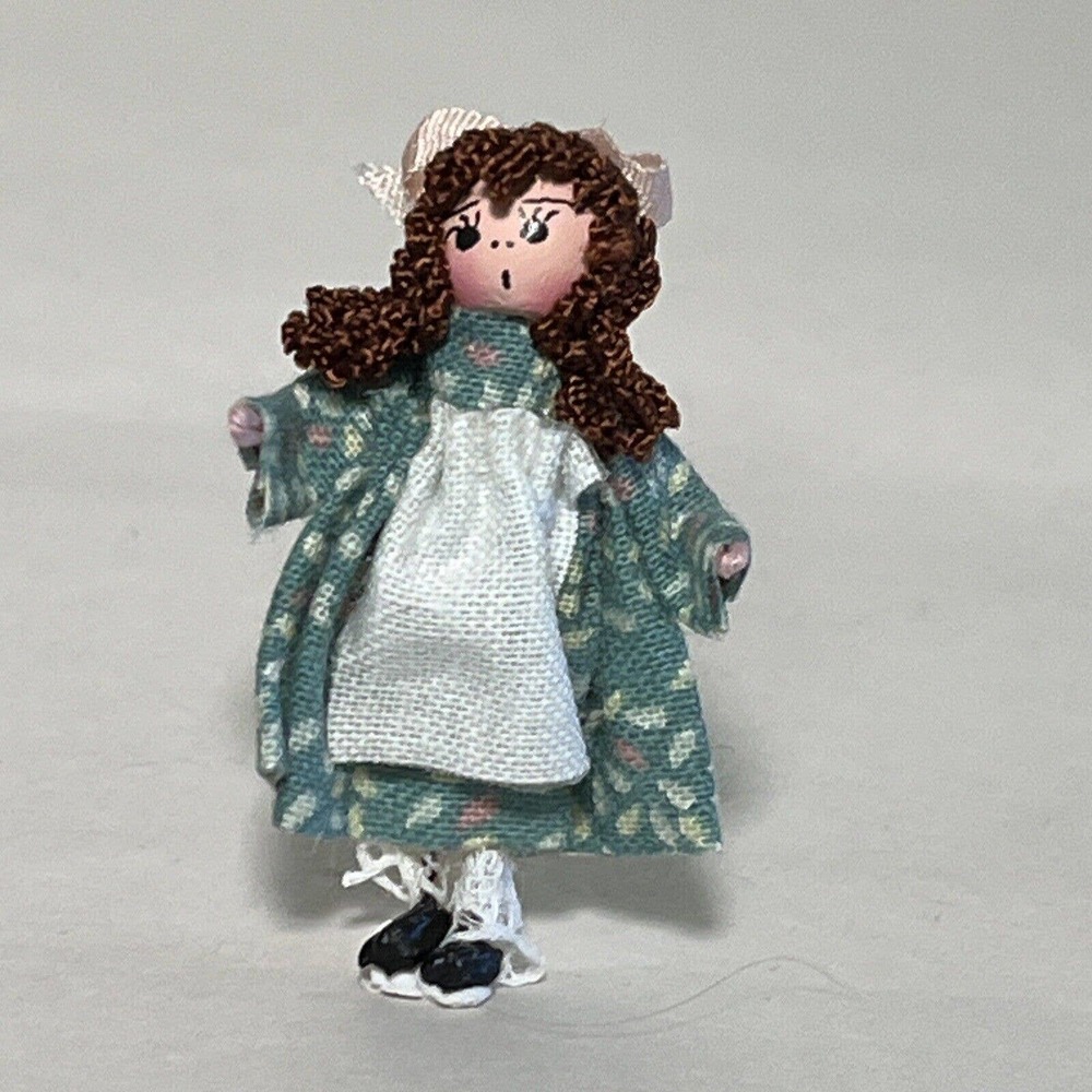 1:12 Carol S Sellner IGMA Artisan Crafted Auburn Ringlets Green Dress & Bow Doll